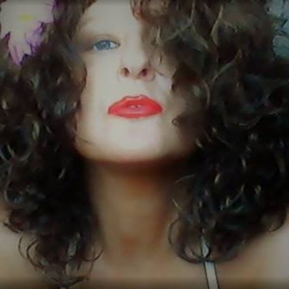 Meet your Posher, Lara - Picture 1 of 1